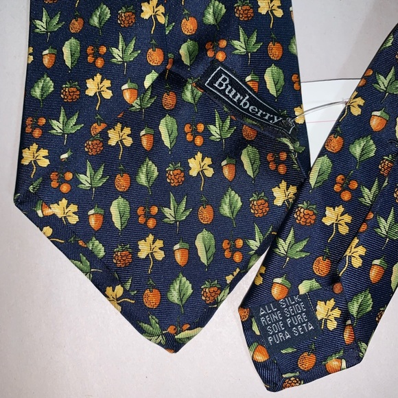 auth BURBERRY silk twill NECKTIE foliage + acorns - Picture 3 of 4